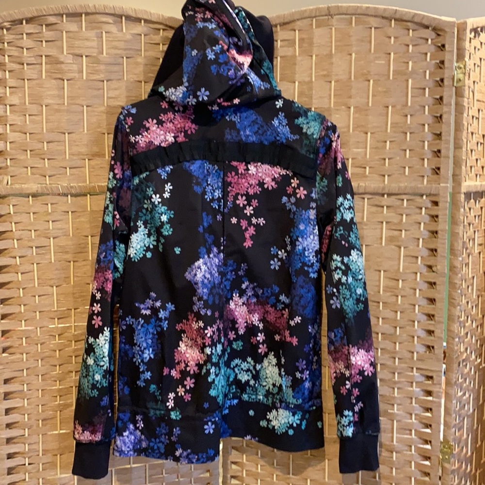 Lululemon Rare Retired Print Run Bandit Jacket Petal Pop. Size 8. Like new.